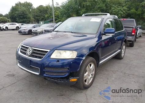 2004 Volkswagen Touareg V8 z USA, uszkodzony, nr VIN WVGCM77L64D057212